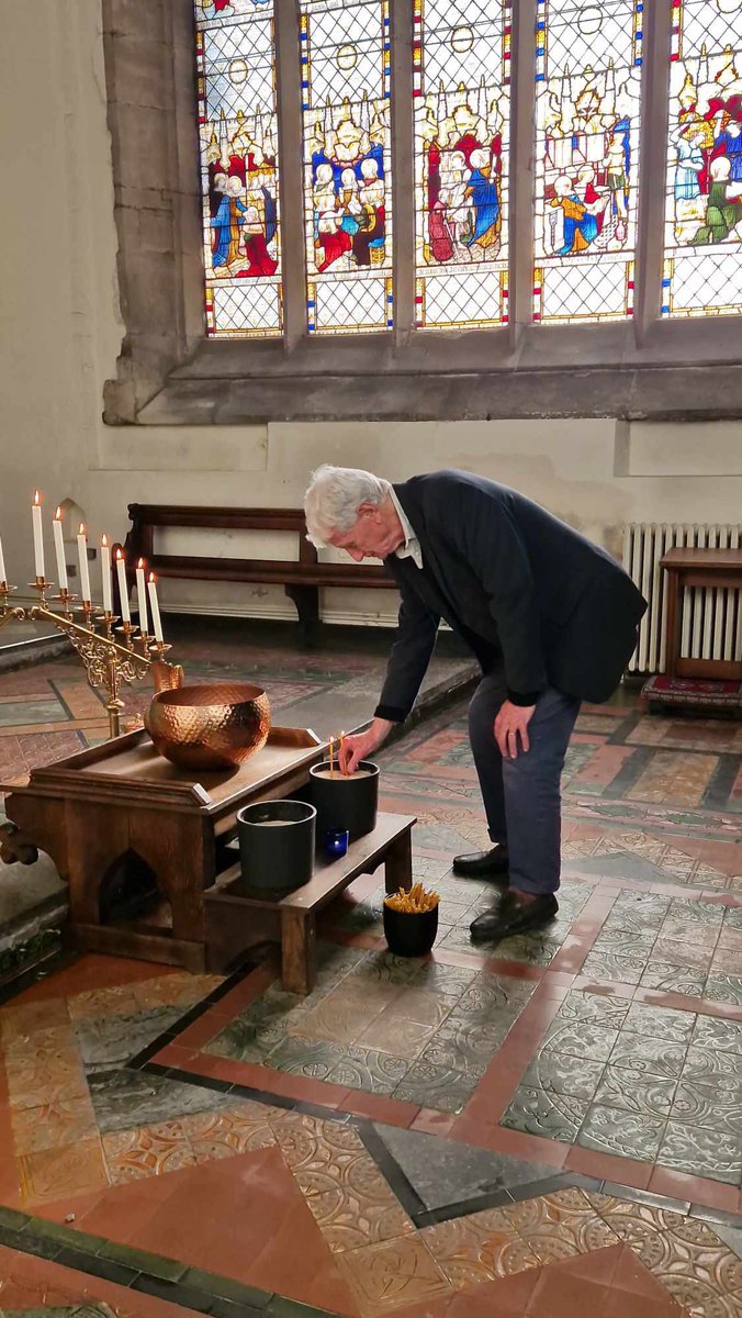 Cadeirlan Deiniol Sant ym Mangor tweet media