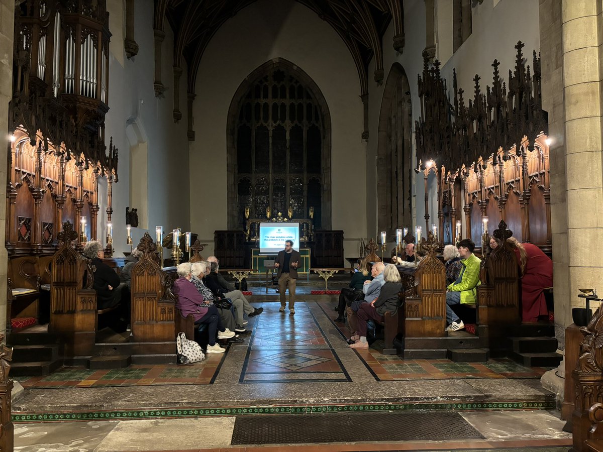 Cadeirlan Deiniol Sant ym Mangor tweet media