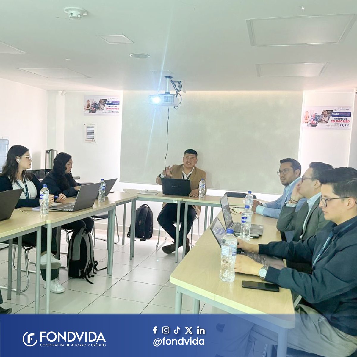 CoacFondvida's tweet photo. 🌟 ¡𝗛𝗼𝘆 𝗿𝗲𝗰𝗶𝗯𝗶𝗺𝗼𝘀 𝗹𝗮 𝘃𝗶𝘀𝗶𝘁𝗮 𝗱𝗲 𝗖𝗢𝗡𝗔𝗙𝗜𝗣𝗦 𝗲𝗻 𝗙𝗢𝗡𝗗𝗩𝗜𝗗𝗔❗ 🤝 📈
¡El compromiso es claro: seguir mejorando nuestro desempeño y brindar lo mejor a nuestros socios!
#FortalecimientoCooperativo https://t.co/gKQhktFE9K