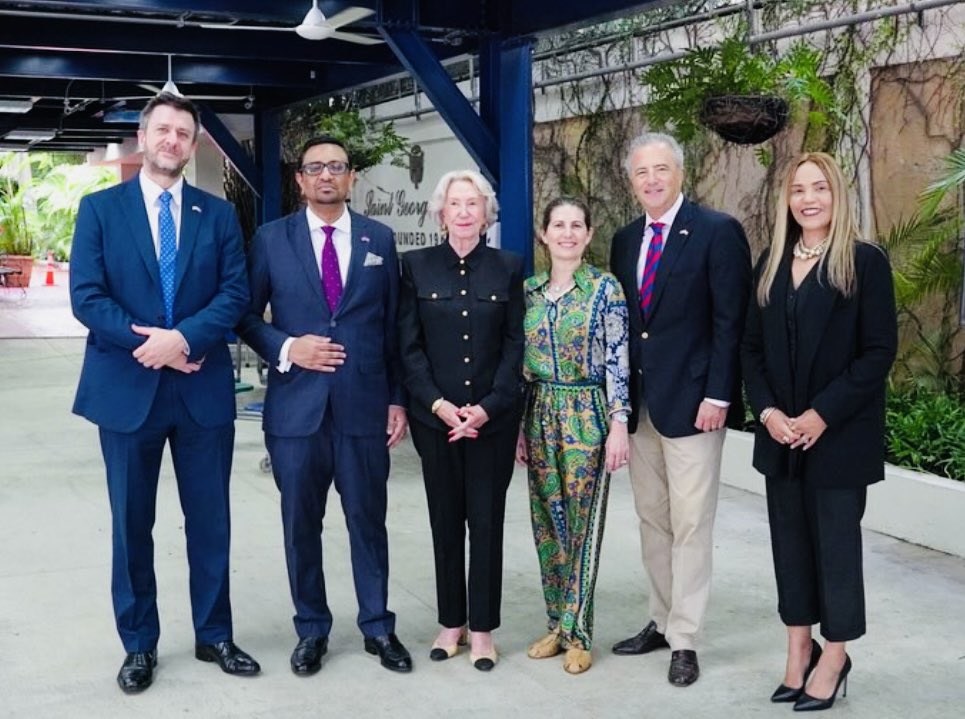Un sentimiento agridulce despedirme de la destacada Junta de Asesores del @stgeorgerd. Valoro su pasión y esfuerzos para educar a las siguientes generaciones dentro del modelo británico y agradezco su cariño durante este tiempo. ¡Le auguro muchos éxitos a su equipo y estudiantes!