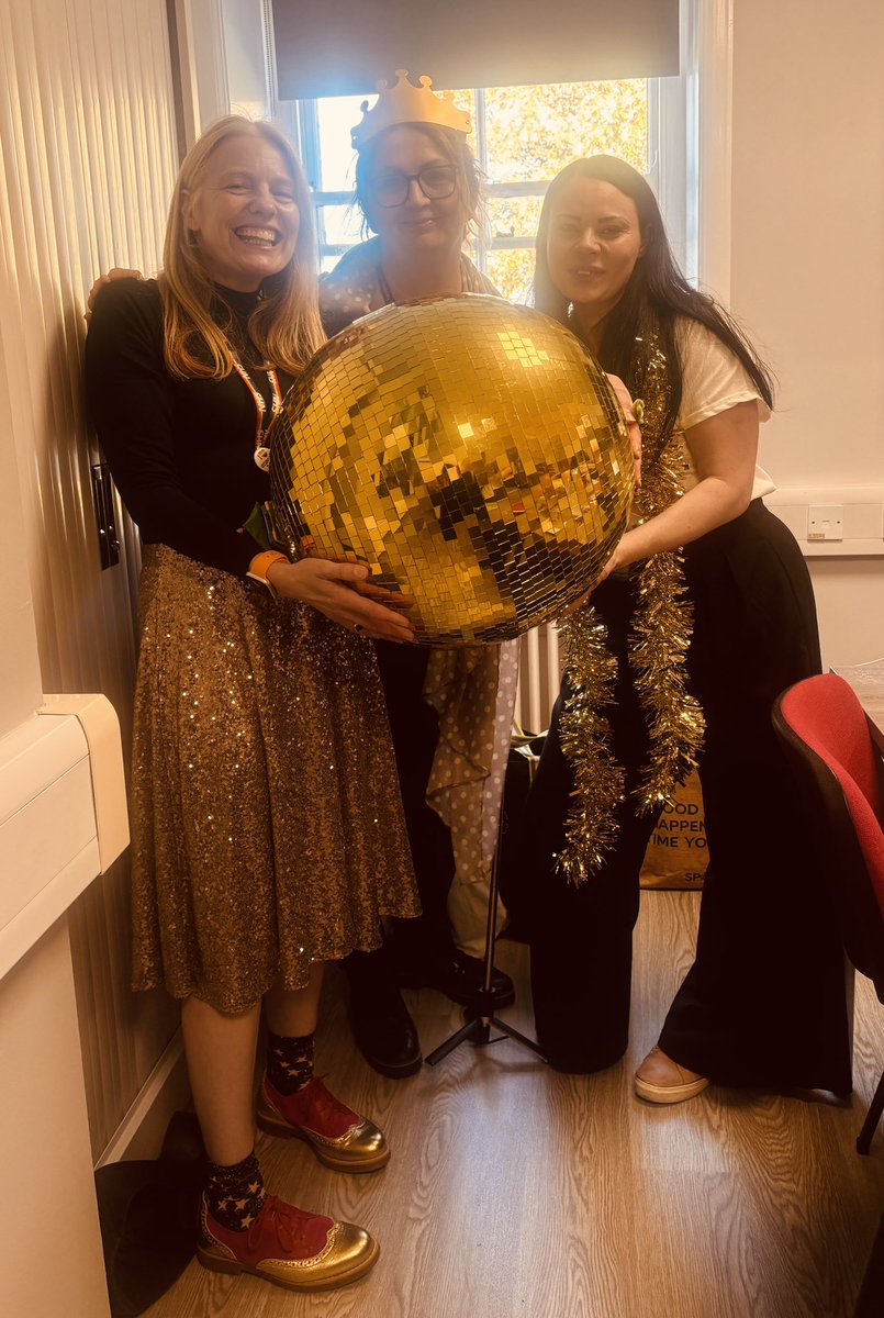 Louise Tomkinson tweet media