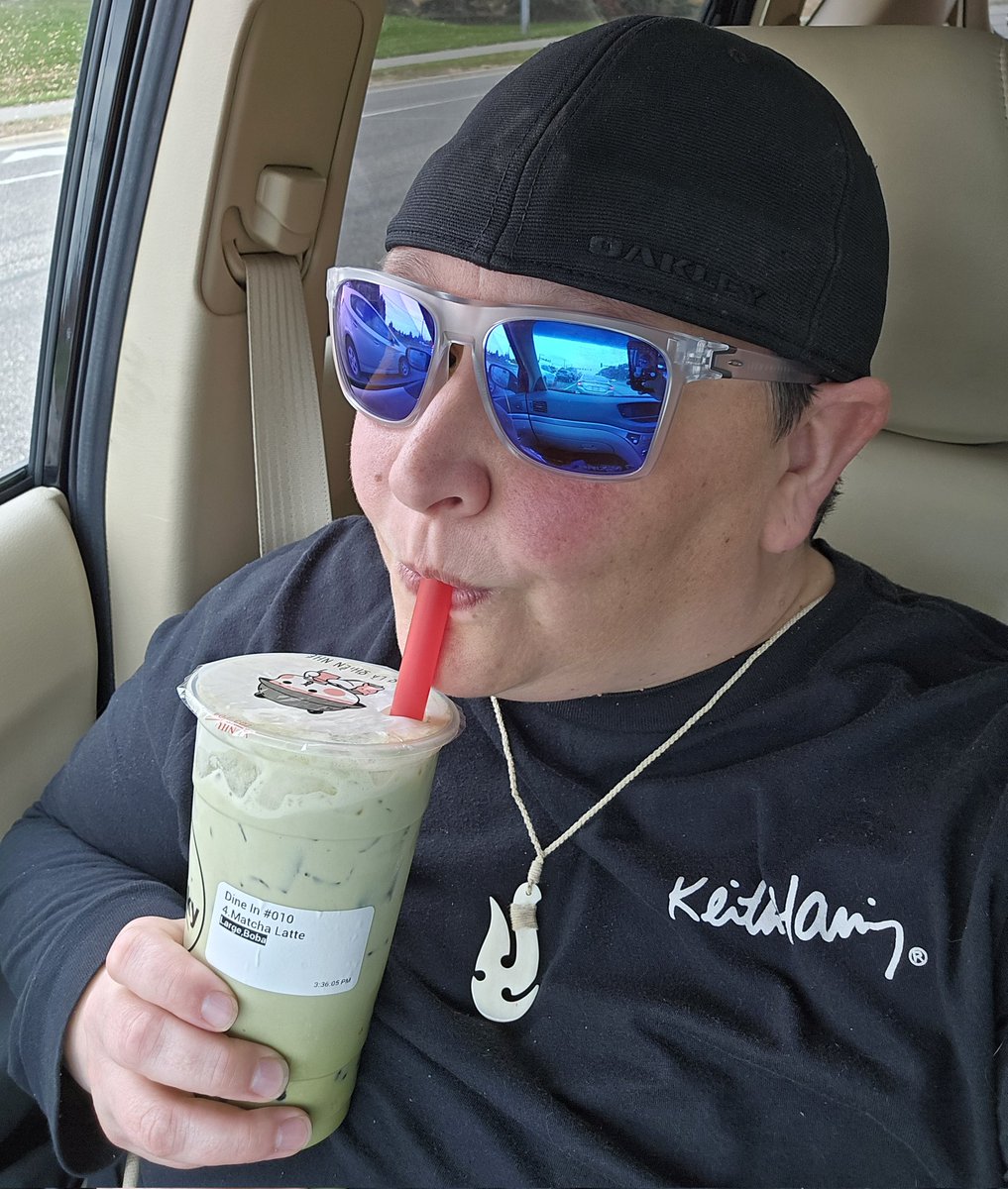 BiteSizedNinja_'s tweet image. Don't mind me over here makin'
out with my matcha #TeaForOne