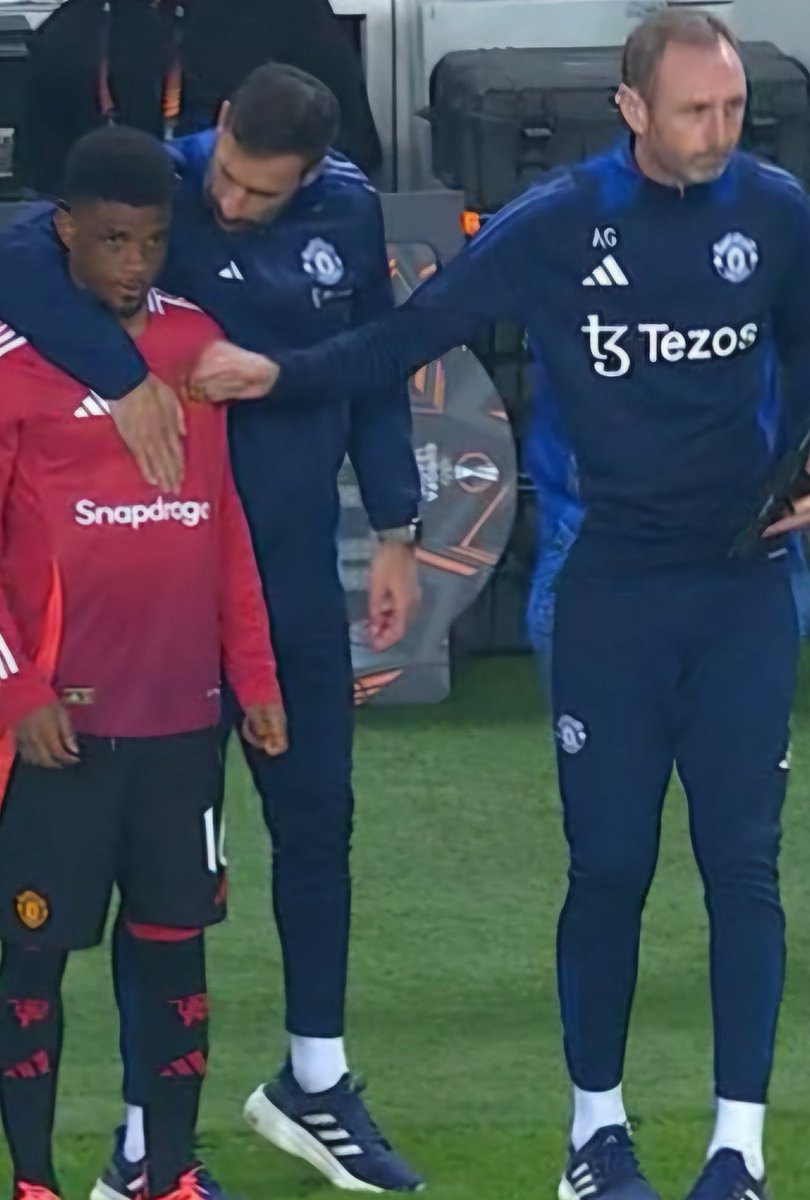 UtdFaithfuls's tweet photo. Ruud van Nistelrooy, Rene Hake, and Andreas Georgson all tried to cheer Amad on as he came on, but he wasn't having any of it. https://t.co/TzpX7Nx0Wt