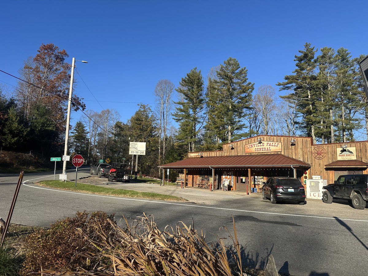ChrisHallWx's tweet photo. Go and give this place a visit just outside of Linville Falls, NC. 

Linville Falls General Store. Small, locally owned. These stores, not only this one, mainly depend on business in the Fall season.

Roads are open to get to it. 
8896 NC-183
Newland, NC

Tell Martha I sent you. https://t.co/6ixb7zmkbx