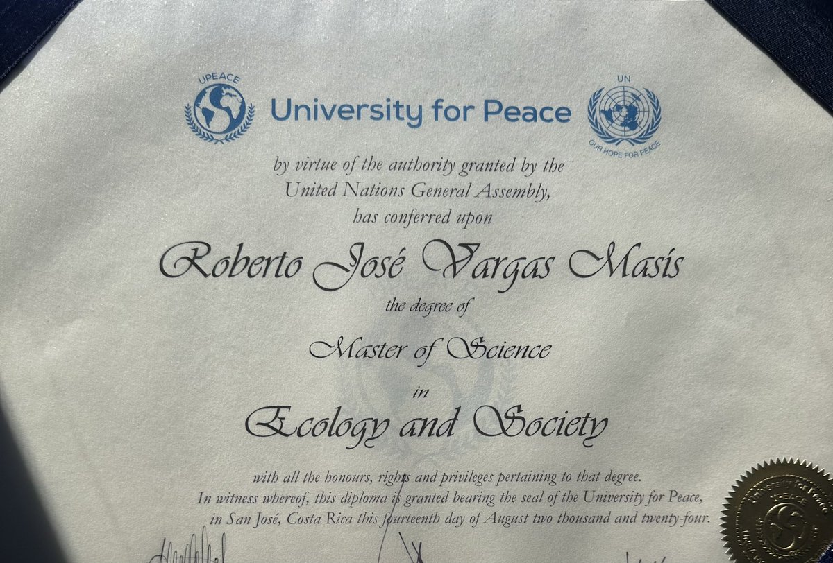 VargasMasis's tweet photo. Today I finished a very nice stage that I lived at the University for Peace. https://t.co/J8UEuxrsku. in Ecology and Society. Thanks to all the people who were behind this process from God, my family, UNED, UPeace, co-workers, study friends and professors 🍃 Thank you 🫶🏻💙 https://t.co/pGp5WtLoqj