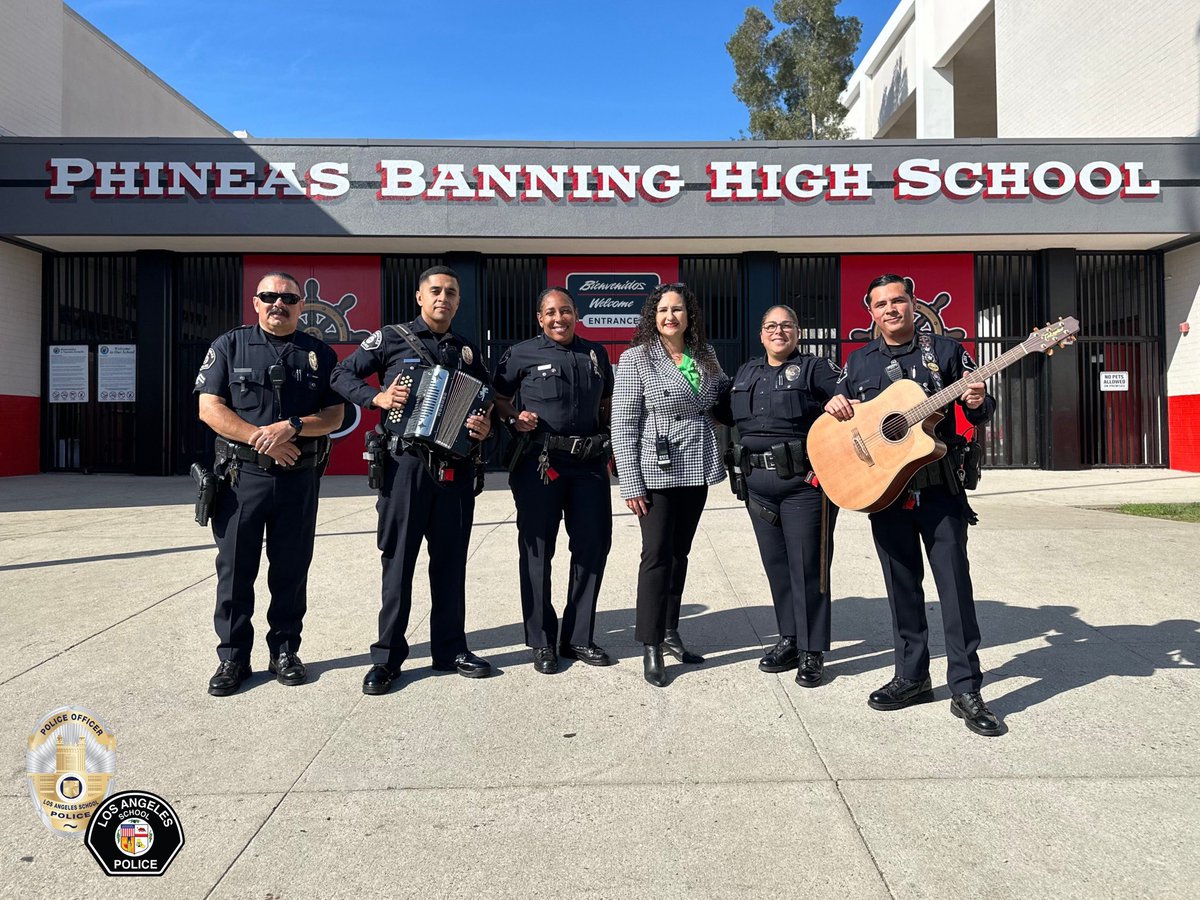 Connecting with the youth through the gift of music! (See Previous Post)
🎵🎶
#LASPD #LAUSD #Norteño #LawEnforcement #ServingTheFuture #BanningHighSchool #MusicClass