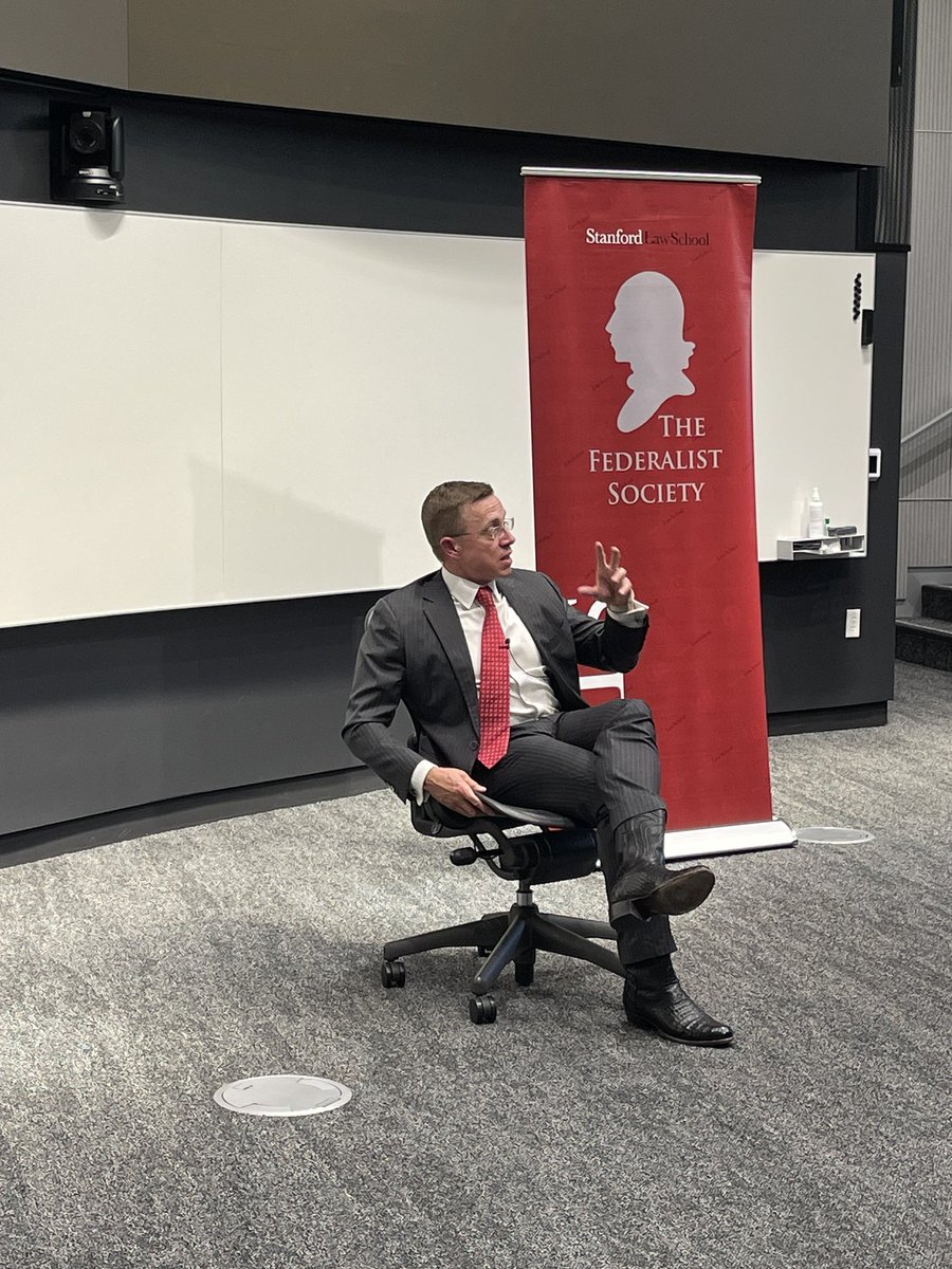 SLSFedSoc's tweet photo. A great event yesterday with Judge Andrew Oldham (5th Cir.), which featured a conversation with our Co-President (and future Oldham clerk) Spencer Segal! https://t.co/JbvvO94bu9