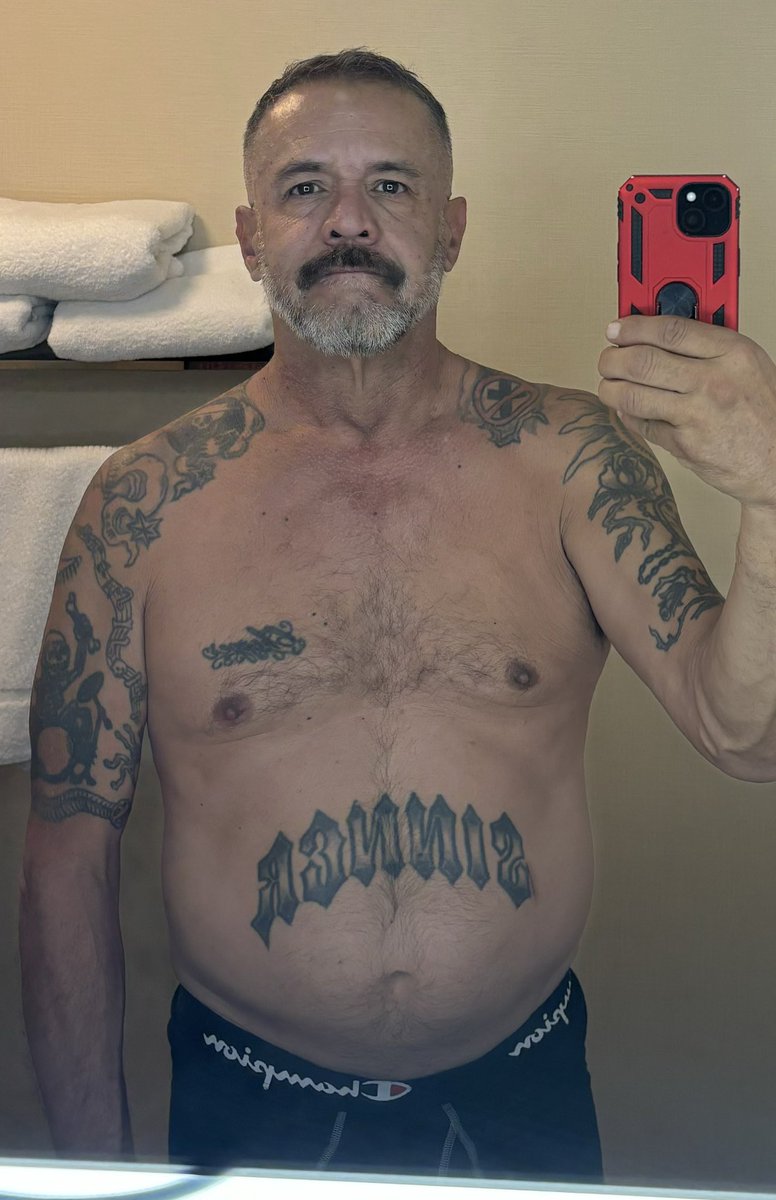 Chuckcub's tweet photo. #Dadbod #Daddy #Latino #papi https://t.co/86i5XqOWIr