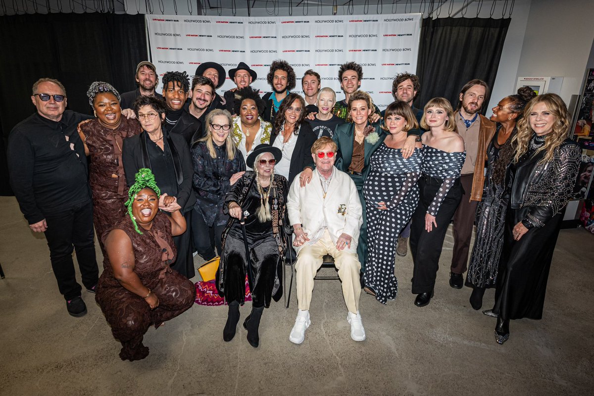 ilovelucius's tweet photo. We’re IN THE CLOUDS… And we’re never coming back down. Not EVER. no words could ever do justice to what this artist, group of musicians, experience, life-affirming-magical-ride has given us.. but it’s forever burned in our brains & hearts. Branded. Thank you  @jonimitchell, thank you @brandicarlile the ultimate octopus, pulling us all together, making magic happen, always, and so graciously, so generously. Love you so.

We’ll be digesting this for quite some time, so don’t be surprised for more posts, more words, more emotions to come.

Oh, and Jess’ belly was baptized by Joni & @eltonofficial! Brandi bets he’ll come out singing!

📸: 1 @CelisseMusic and 2 & 3 Mathieu Bitton