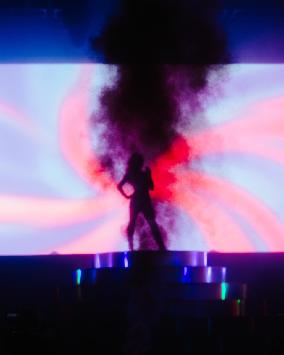 ParisHilton's tweet image. Tonight we make history at the Hollywood Palladium ✨🎶 Who’s ready to sliv with me? 🥰#InfiniteIcon