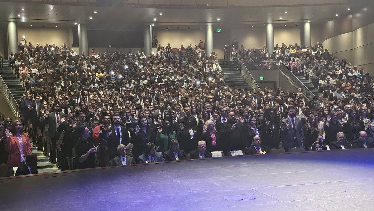 JudgeBillLewis's tweet photo. A great day welcoming Alabama's newest lawyers! https://t.co/aesBMe29aX
