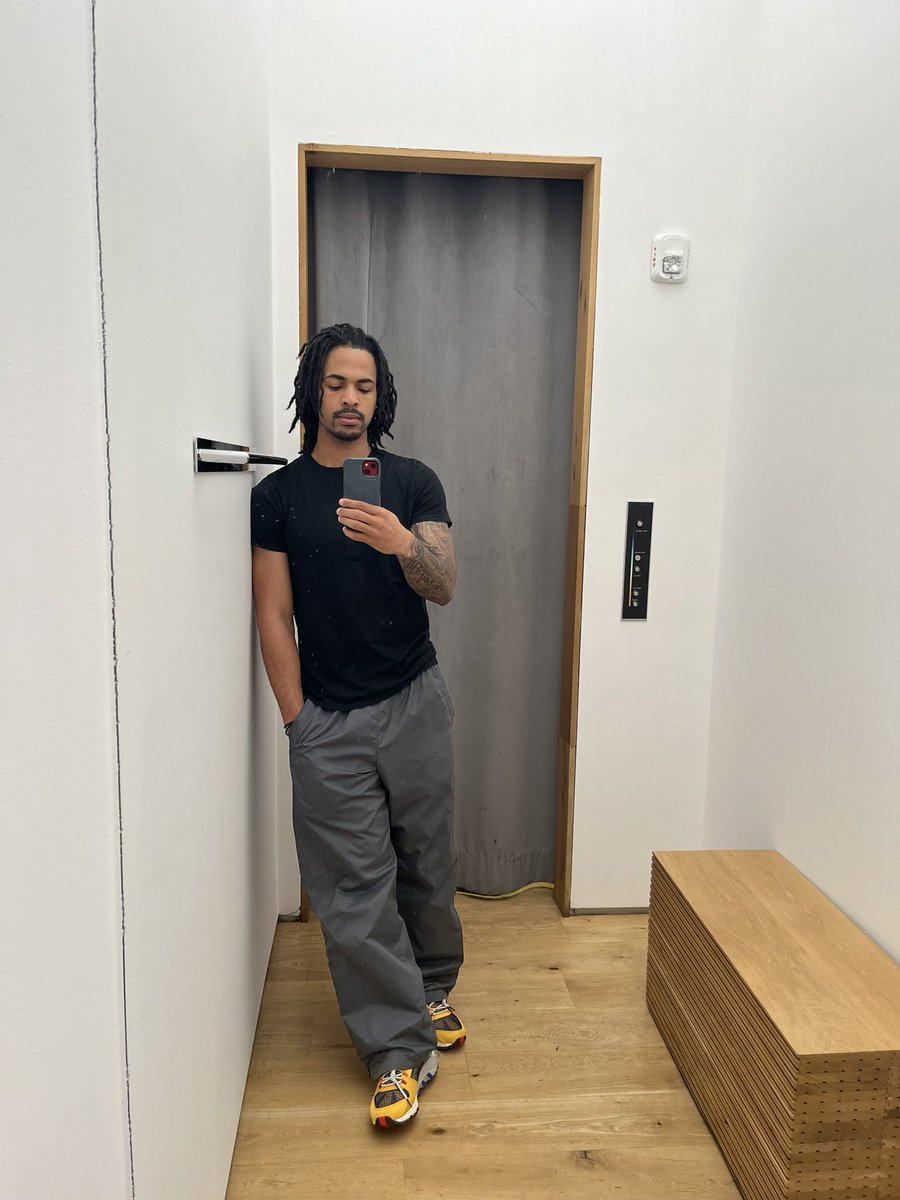 🏄🏽‍♂️🧑🏽‍🎨 (@flyguymilly3) on Twitter photo 