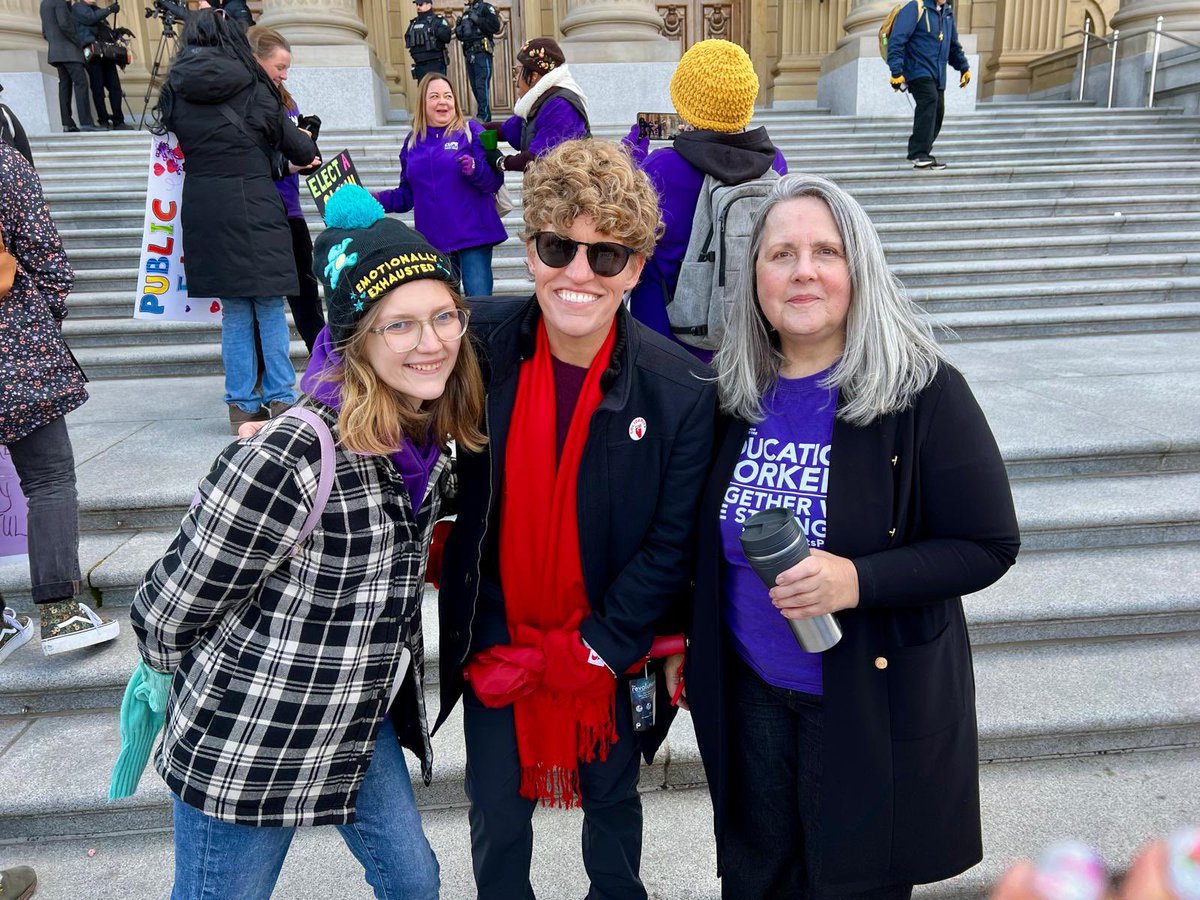 PeggyBevClare's tweet photo. So proud to stand with CUPE 3550 and all our allies in the Labour movement. The UCP has used the Disputes Inquiry Board and interfered with Edmonton Public School workers who voted overwhelmingly to strike for a decent living wage and better conditions for workers and students. My colleagues in the official opposition call on this government to do away with the crippling mandates and increase the budget to allow for substantial increases that value and respect education and these workers.

@CupeAB 

#ABLabour #ABLeg #ABPoli #ABEducation #ABEd