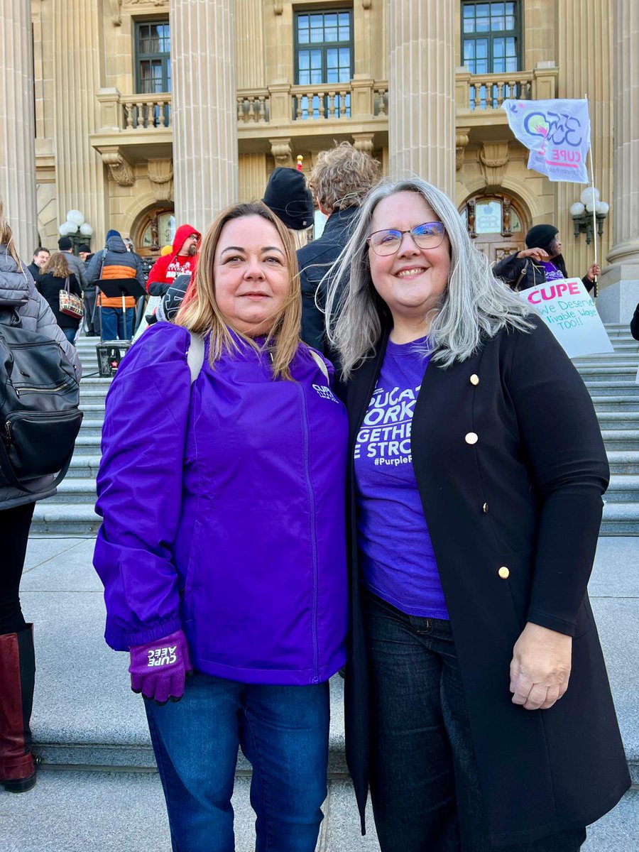 PeggyBevClare's tweet photo. So proud to stand with CUPE 3550 and all our allies in the Labour movement. The UCP has used the Disputes Inquiry Board and interfered with Edmonton Public School workers who voted overwhelmingly to strike for a decent living wage and better conditions for workers and students. My colleagues in the official opposition call on this government to do away with the crippling mandates and increase the budget to allow for substantial increases that value and respect education and these workers.

@CupeAB 

#ABLabour #ABLeg #ABPoli #ABEducation #ABEd