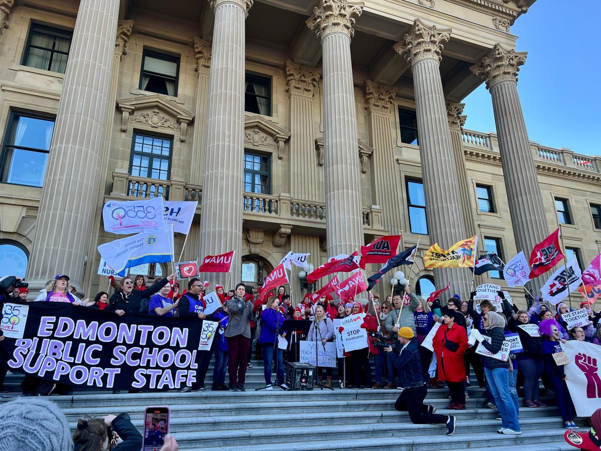 PeggyBevClare's tweet photo. So proud to stand with CUPE 3550 and all our allies in the Labour movement. The UCP has used the Disputes Inquiry Board and interfered with Edmonton Public School workers who voted overwhelmingly to strike for a decent living wage and better conditions for workers and students. My colleagues in the official opposition call on this government to do away with the crippling mandates and increase the budget to allow for substantial increases that value and respect education and these workers.

@CupeAB 

#ABLabour #ABLeg #ABPoli #ABEducation #ABEd