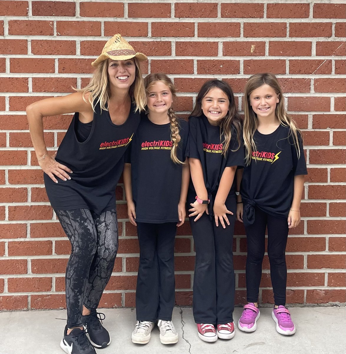 electriKIDS's tweet photo. Our Hip Hop Hoedown class at Silver Spur. These girls earned their shirt! Thanks Sophie, Lily and Ava for taking so many of our classes. @pvpschools #RoleModels #Dance #Fitness https://t.co/9RRziHS3Qs