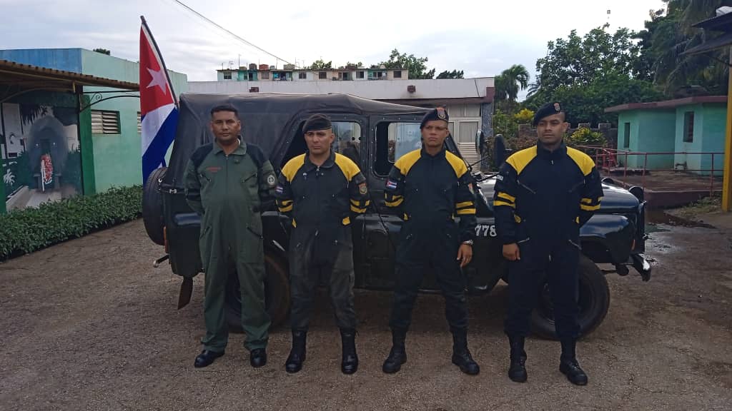 Este jueves partió desde el municipio holguinero de Moa un medio de intervención rápida del Cuerpo de Bomberos de Cuba para prestar ayuda solidaria a Guantánamo. Lo integran fuerzas de salvamento y rescate dotados de equipos especializados para estas tareas. #FuerzaGuantánamo