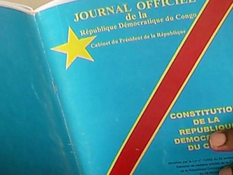 IsralMutombo11's tweet photo. Vous avez le clavier : 
Pour ou contre la révision constitutionnelle ? https://t.co/HuI3KDMi8o