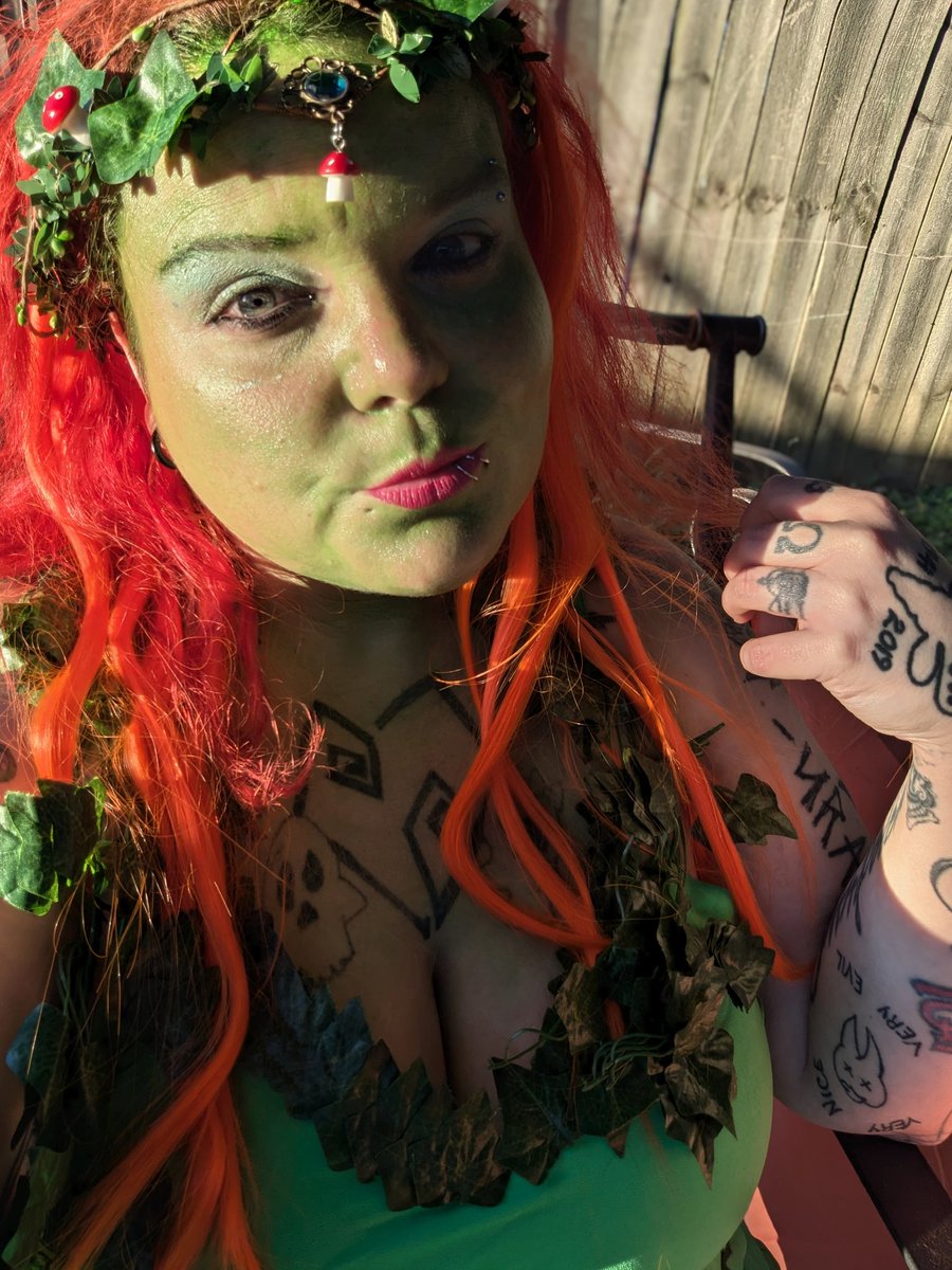 Late post but last weekend for our Halloween party I DIY'd my own Poison Ivy costume (using some premade things as bases) 

Pretty stoked about it, don't really use X much anymore but wanted to share.