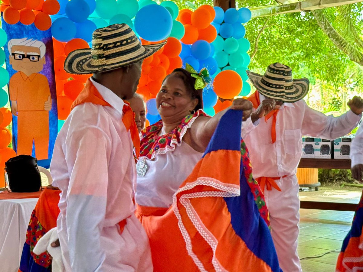 GobCordoba_'s tweet photo. Seguimos brindando atención integral a nuestros adultos mayores.💛👵👴
Hoy, los beneficiarios del programa #MaestrosDeVida de Puerto Escondido se trasladaron hasta Montería y disfrutaron de una jornada llena de recreación, activación física y atención en salud y bienestar. https://t.co/U9DIWic1CP