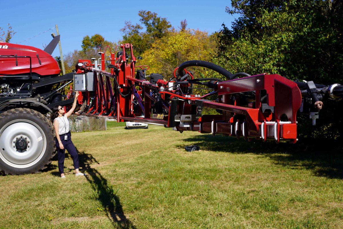 Mounted on tractor booms, our precisionsustainableag.org/plantmap3d-1 MultiOak camera system collects images as growers traverse their fields. AI-trained models efficiently identify and estimate the biomass of cash crops, cover crops, and weeds.