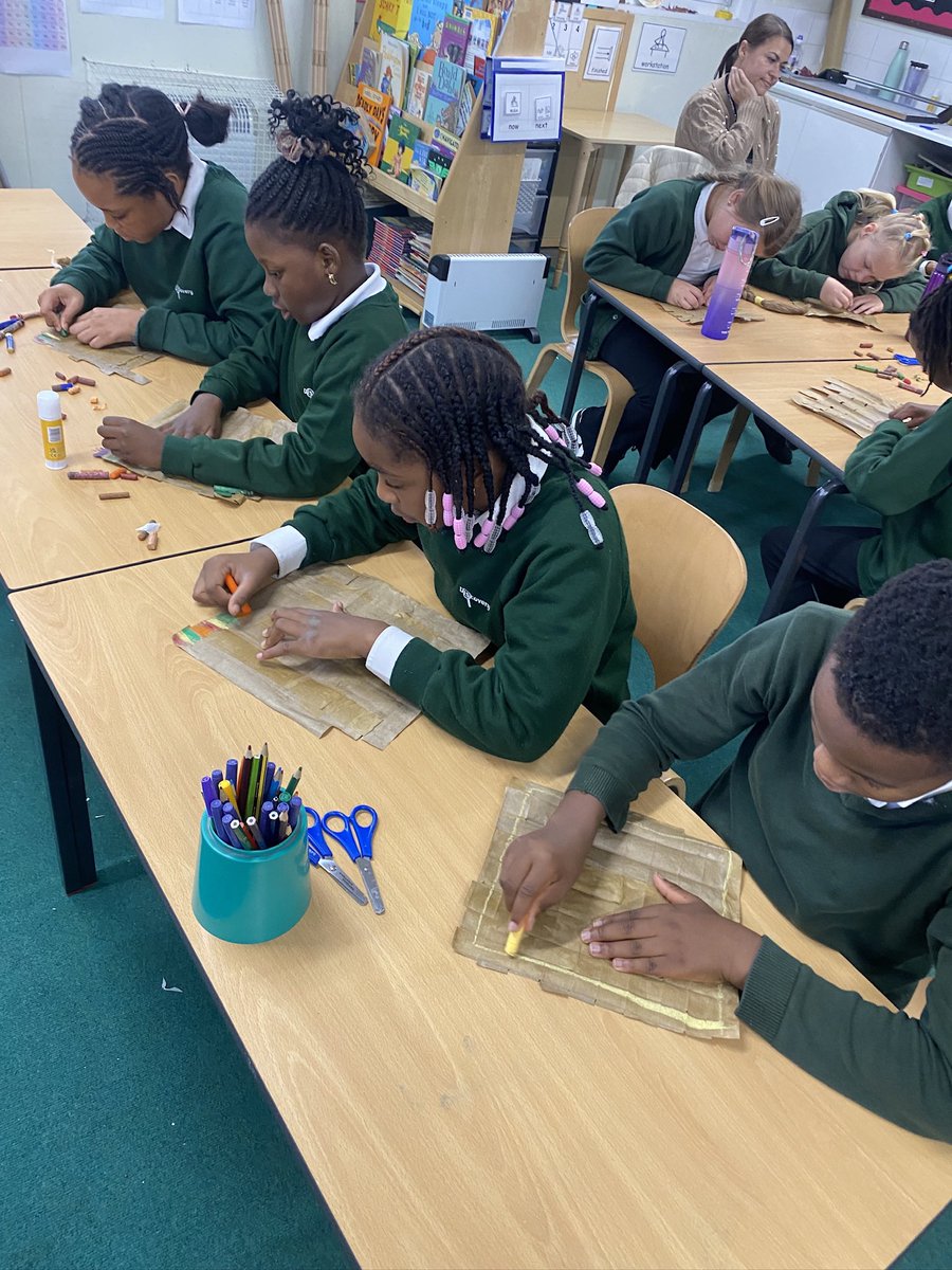 Discovery_Y4's tweet photo. This week, our creative Year 4οΈβ£s had lots of fun decorating ποΈ the papyrus π that they made during Ancient Egyptian day!
Can you spot any Egyptian symbols? π€ #Year4 #DPS #LearningJourney #ExploreDreamGrow π± https://t.co/SzcSmVARXX