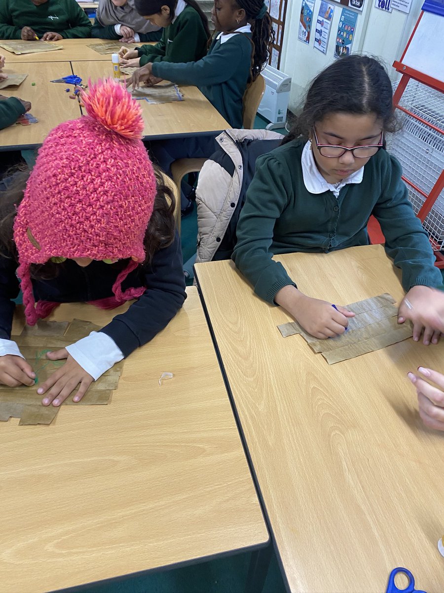 Discovery_Y4's tweet photo. This week, our creative Year 4οΈβ£s had lots of fun decorating ποΈ the papyrus π that they made during Ancient Egyptian day!
Can you spot any Egyptian symbols? π€ #Year4 #DPS #LearningJourney #ExploreDreamGrow π± https://t.co/SzcSmVARXX