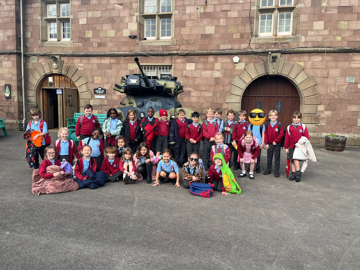 MrsHarrisHCIW's tweet photo. We had a fantastic afternoon visiting  The Castle and Regimental Museum in Monmouth! @HenllysCIW https://t.co/ORmj0yRkcQ