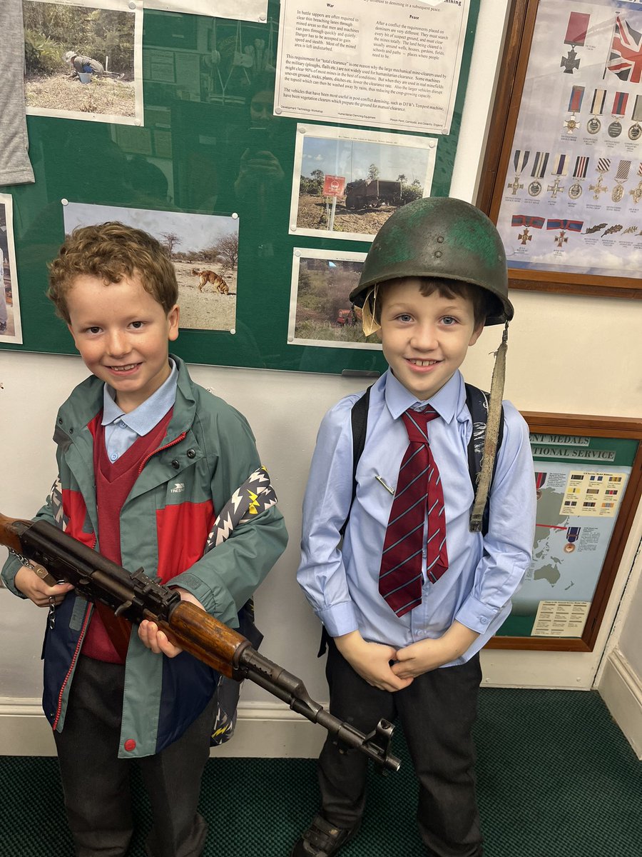 MrsHarrisHCIW's tweet photo. We had a fantastic afternoon visiting  The Castle and Regimental Museum in Monmouth! @HenllysCIW https://t.co/ORmj0yRkcQ