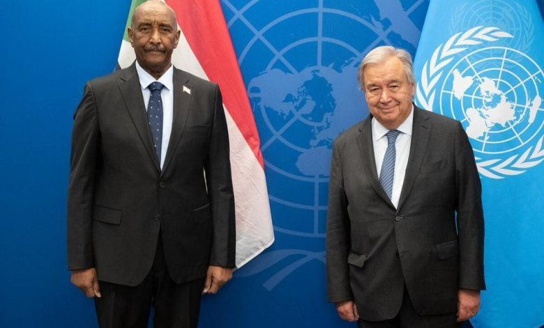 السودان بلا مليشيا "بأمر دولي"

1️⃣ تدرك مليشيات #الدعم_السريع رغم تدني وعيها السياسي بأن دورهم المنوط إليهم إنتهي مع بدء حملة حصارهم "الكترونياً، وإعلامياً"، ومنع ممثليهم من الحديث "سياسياً"، وضعف إمدادهم "لوجستياً"، وتقهقر دفاعاتهم "ميدانياً"، وهذا يعني لمن يعي قواعد