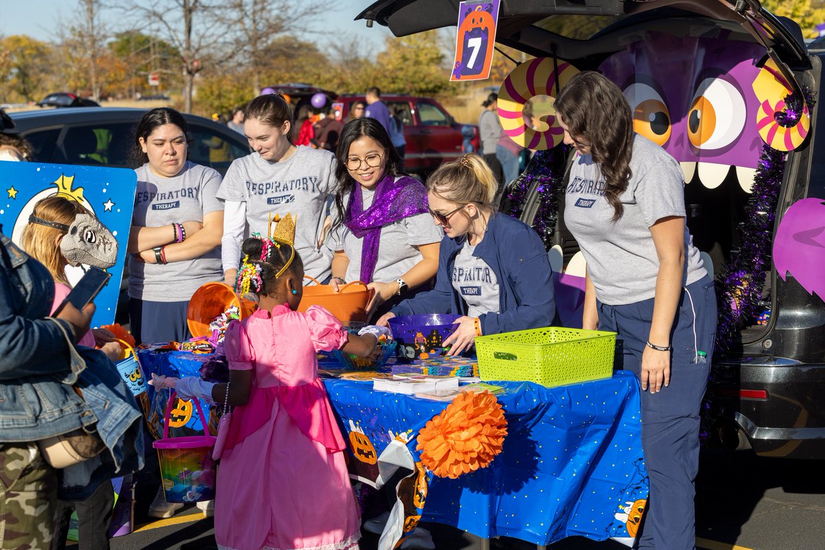 JolietJrCollege's tweet photo. The costumes and candy were countless at this year's Trunk or Treat! 🎃

Thanks to all who participated and helped @JJC_OSA host another successful holiday event!

#JJCisCollege #4EveryStudent4EveryCommunity https://t.co/oojUAAP182