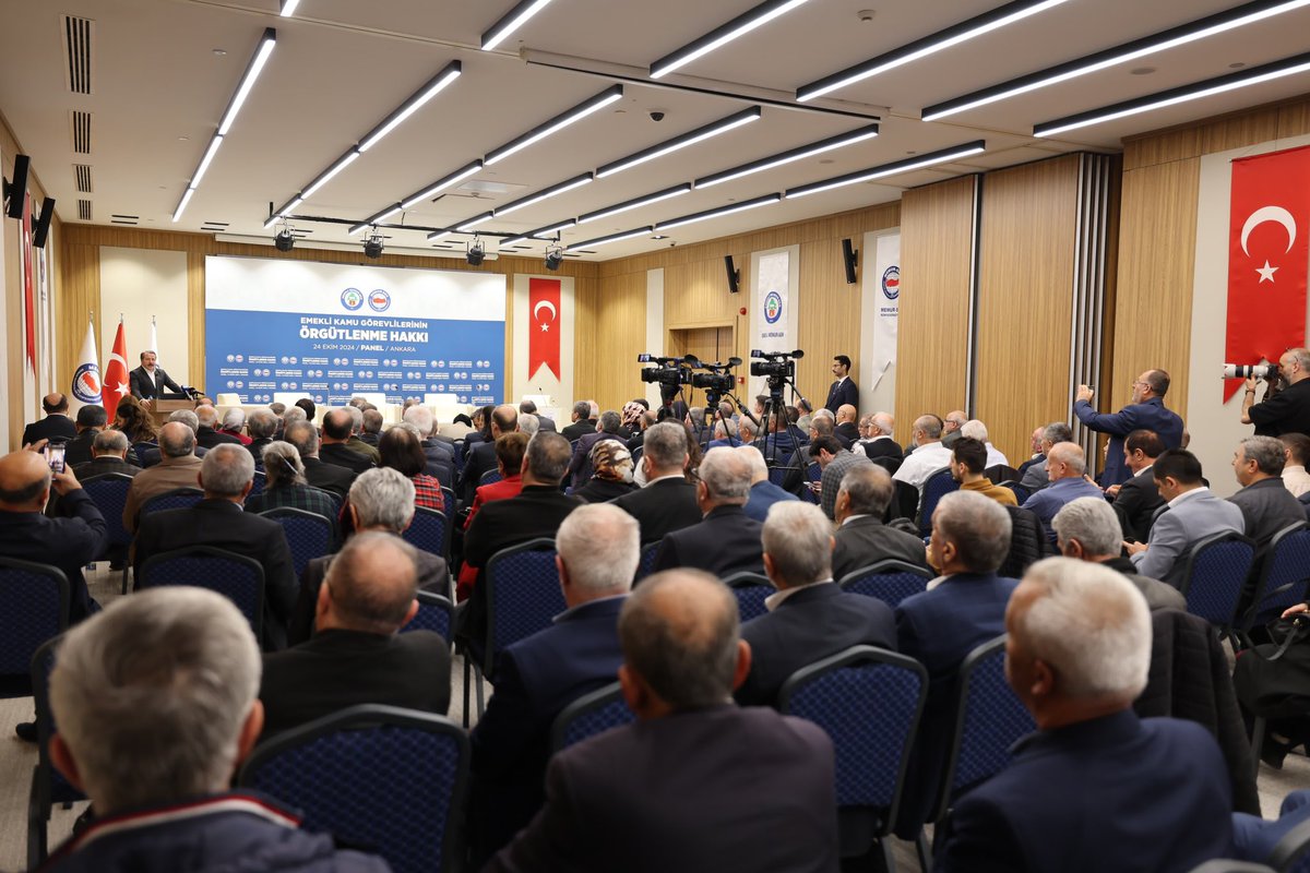 Emekli Memur-Sen'imizin düzenlediği "Emekli Kamu Görevlilerinin Örgütlenme Hakkı" paneli ufuk açıcıydı

Öncelikle ifade edelim ki, emeklilerin sendikalı olma hakları vardır. Yasal süsü verilen metinlerde, yargı kararları da ILO normları dikkate alındığında hukuki değildir. Diğer