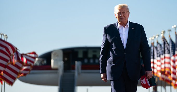 ScarletSpacie's tweet image. Tromp’s the best and no one else 😘
If you are with me follow me I promise to follow back