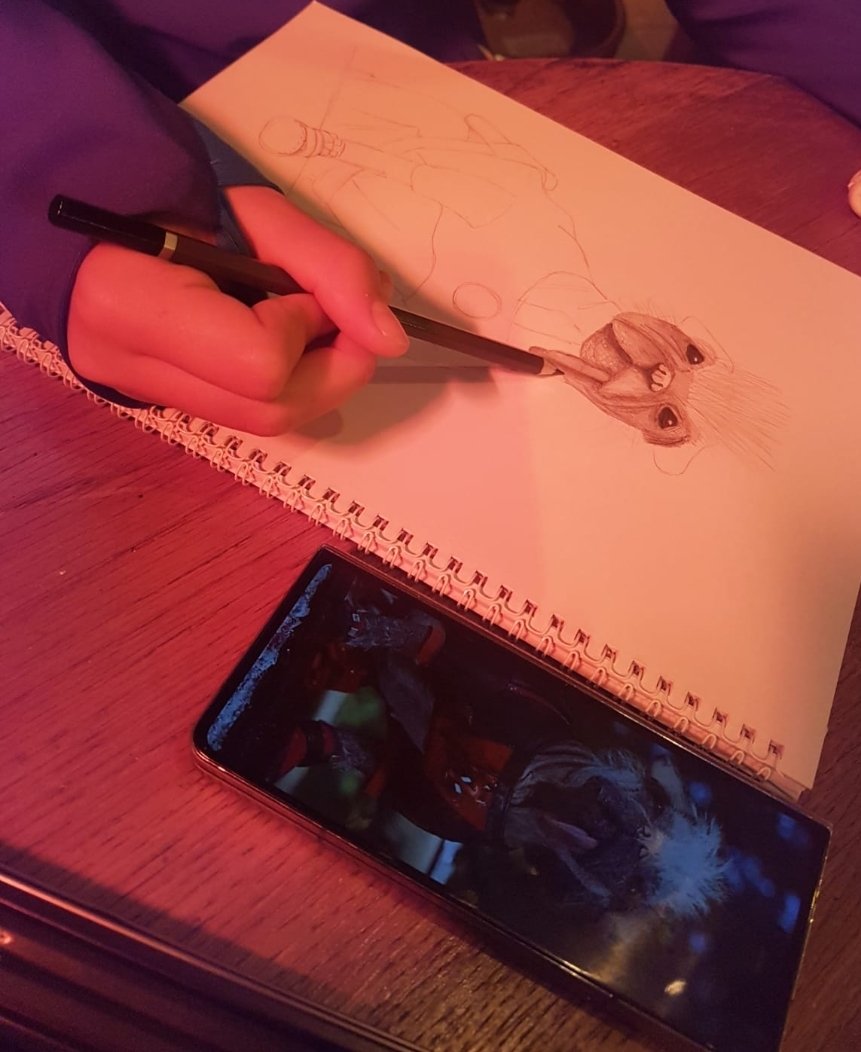 NeilWaude's tweet photo. @VancityReynolds thought you may appreciate this, my daughter (11) drawing the most beautiful dog....well anyway. Here it is 👌 https://t.co/R2DgX8QnlS