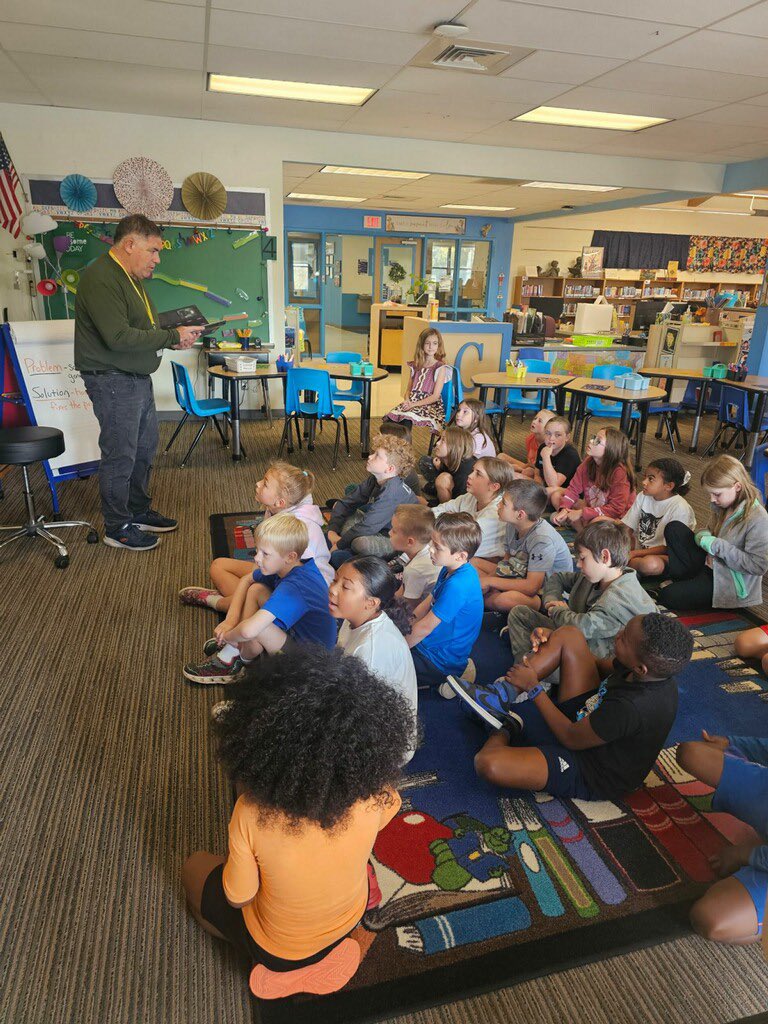 GrayElementary's tweet image. DEAR Time is the best! #SPSreadtosucceed