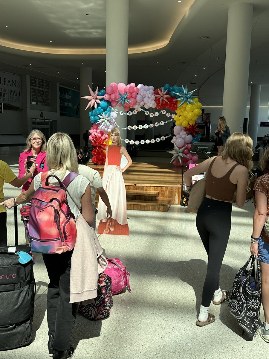 Doctor_Swiftie's tweet photo. Nola’s airport knows how to welcome swifties 😍😍 there’s even a table for face painting and glitter too! @MSYAirportHotel https://t.co/O4lVZM2nXr