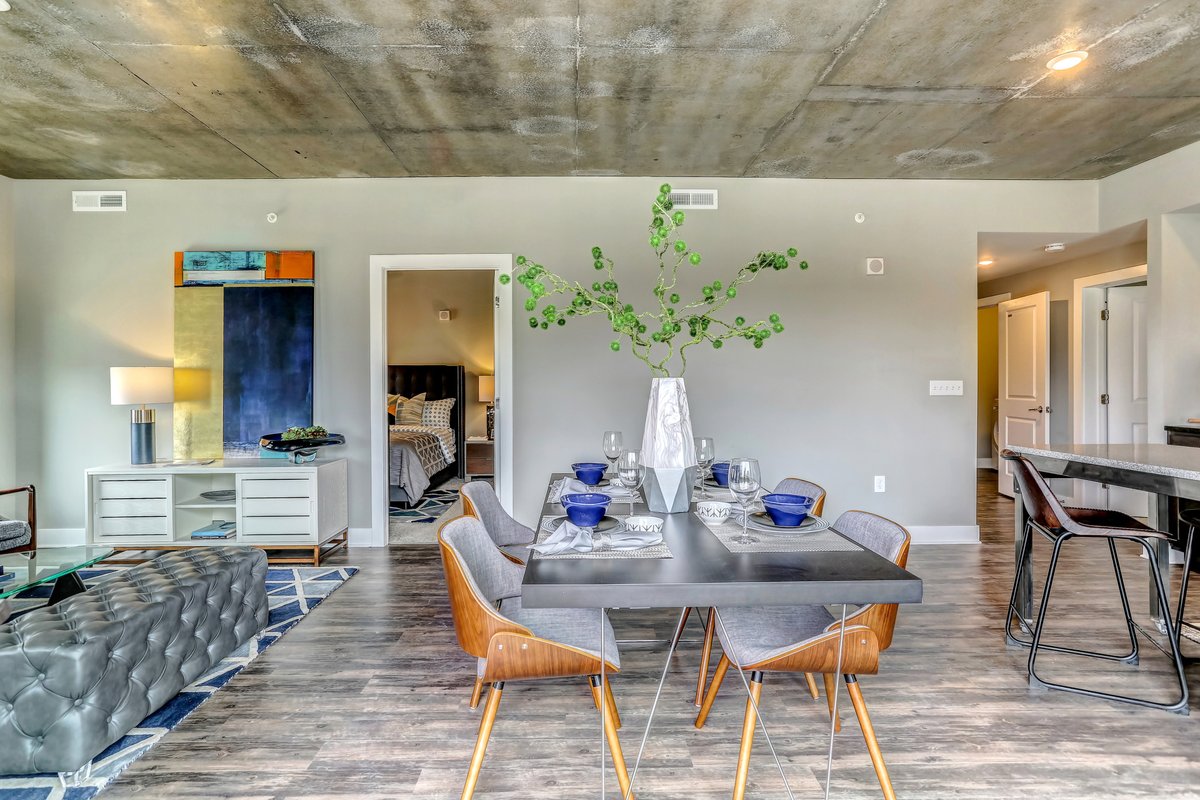 Hosting a Friendsgiving or having a cozy night in? Our dining space is perfect for both occasions! 🍽️✨ #Friendsgiving #CozyNightIn #AertsonMidtown #MidtownApartment