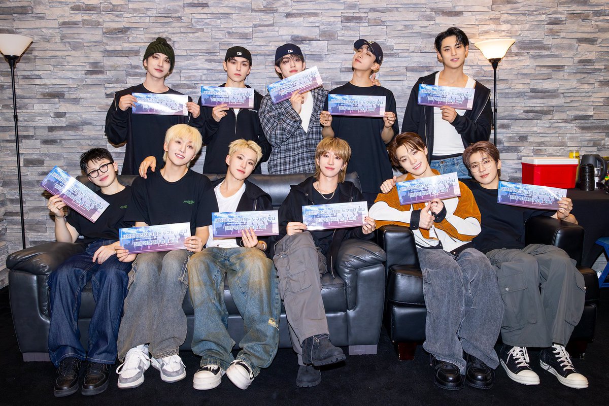 USSATEEZ's tweet photo. BIGGEST shoutout to our 2024 banner designers 💎

Day 1: @181024s (also helped me design 2022’s banner)
Day 2: @mikt1ny + @charliebao_ 

proud of y’all!

#SEVENTEEN_RIGHT_HERE_IN_ROSEMONT #SVT_RIGHT_HERE_IN_CHICAGO #SVT_RIGHT_HERE_IN_ROSEMONT https://t.co/OzMWH0p2eA