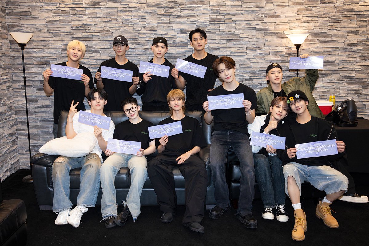 USSATEEZ's tweet photo. BIGGEST shoutout to our 2024 banner designers 💎

Day 1: @181024s (also helped me design 2022’s banner)
Day 2: @mikt1ny + @charliebao_ 

proud of y’all!

#SEVENTEEN_RIGHT_HERE_IN_ROSEMONT #SVT_RIGHT_HERE_IN_CHICAGO #SVT_RIGHT_HERE_IN_ROSEMONT https://t.co/OzMWH0p2eA