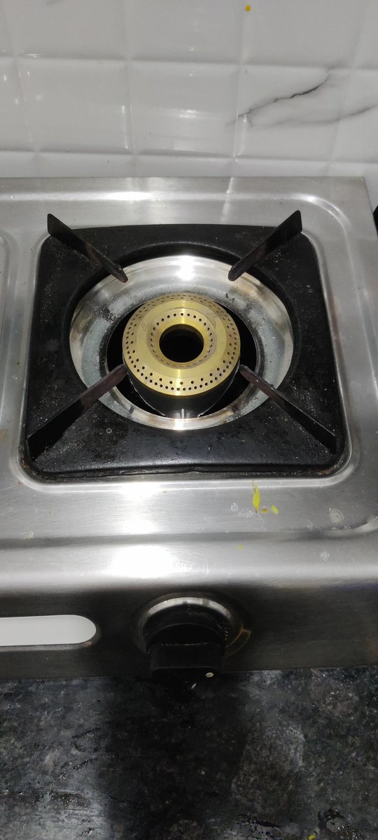 India__Against's tweet photo. Shegdi cost 1200 Rs. in local market, HP agency replace one burnar &amp; normal issue charge 1125Rs. Curruption has no limit. Very disappointed @MoPNG_eSeva @HPCL may I request you sir suspend this agency licence @MumbaiPolice  @CPMumbaiPolice https://t.co/xjKU3EkUMM