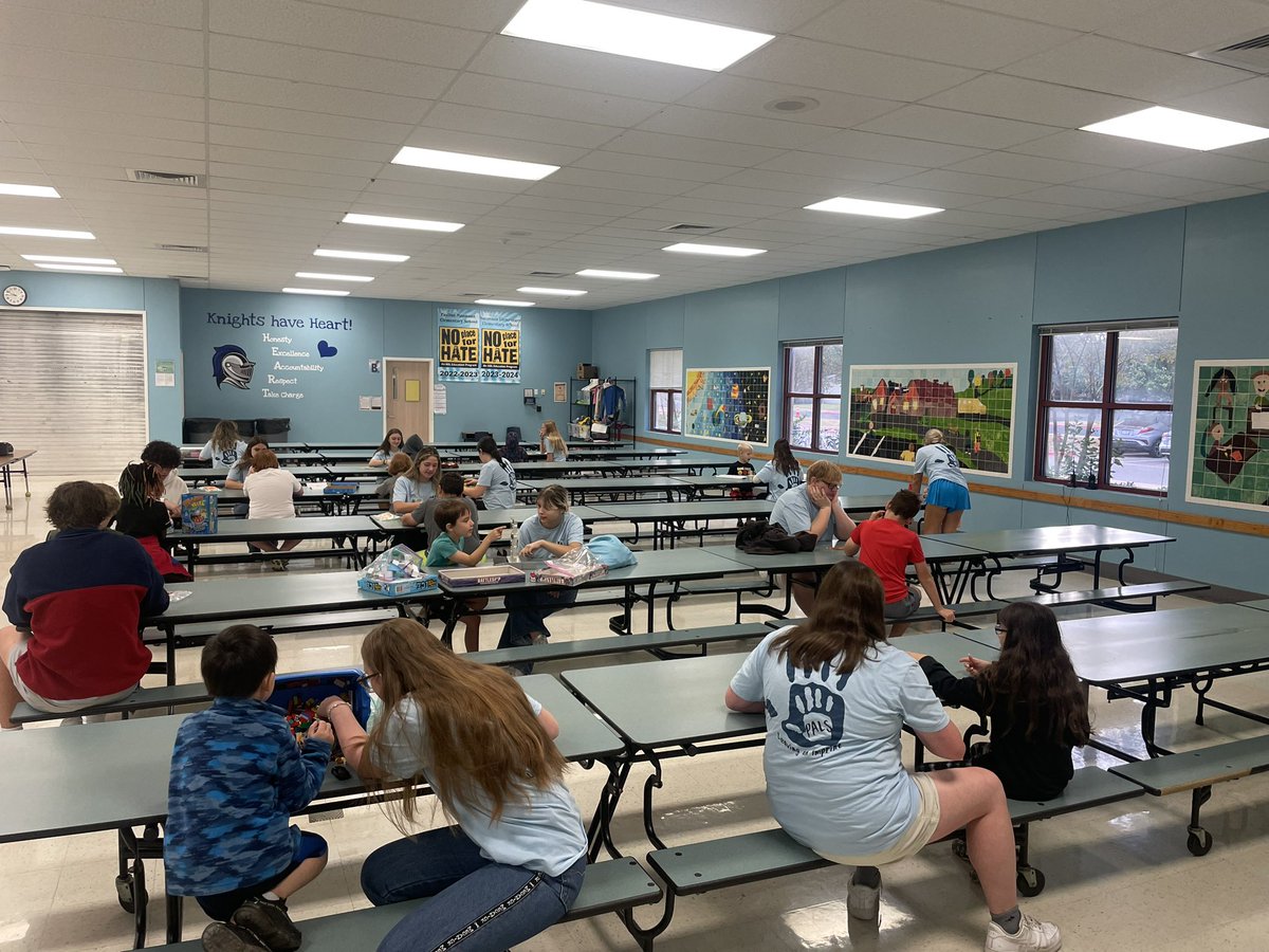 NaumannElem's tweet photo. Cedar Park HS PALS students joined several Naumann Knights this week and we had a Lacrosse presentation last week for all students during specials classes. One lacrosse player is like a nephew from VRHS. @wkmills22 @AnthonySelsky #hardworkfeelsgood https://t.co/GaDuiJMUCD