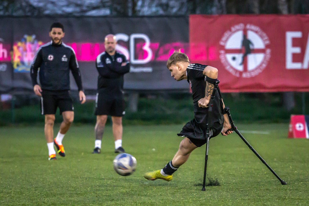 Play with freedom.

1v1, shoot on sight, last-ditch tackle, or a bold pass - confidence grows when players aren’t afraid to express themselves.

The balance between strict instruction &amp; giving players your trust ⚖️ 

#communication #coaching