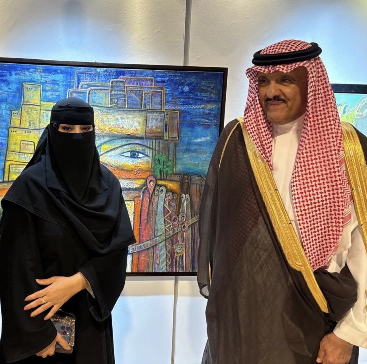 صاحب السمو الملكي الأمير #سلطان_بن_سلمان في ليلة الاحتفاء وتكريم صاحب السمو الملكي الأمير  #بدر_بن_عبدالمحسن رحمه الله في معرض #ثقافة_وفنون_في_حضرة_البدر مع لوحتي لقصيدة #البدر "صوتك يناديني”حيث توج إبداعي ونالت إعجاب سموه مع الاقتناء ولسموه الشكر والتقدير.
 #منال_الرويشد