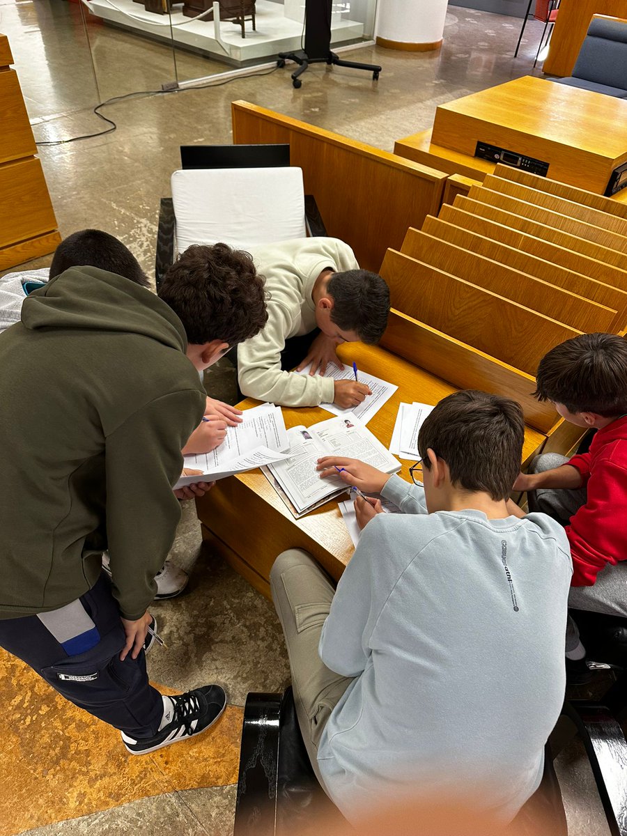 iesGermanSR's tweet photo. Los alumnos de 2º ESO han participado en una yincana organizada por la Biblioteca municipal del @cds_gsr con motivo del Día de las Bibliotecas. #PorUnFuturoSostenible #DíaDeLasBibliotecas, #DíaDeLasBibliotecas2024 #plandeLectura @hoy_libro @libroylecturagob @cfiesalamanca https://t.co/F6ivgxYYOE