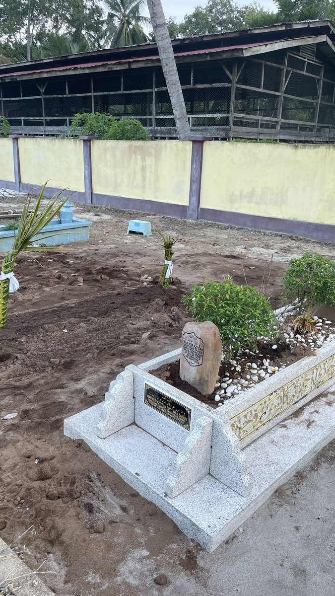 lunalocalsskin's tweet photo. mami &amp; papa duk sebelah sebelah dah sekarang. Al-Fatihah untuk papa… https://t.co/HiJDBmtn8o