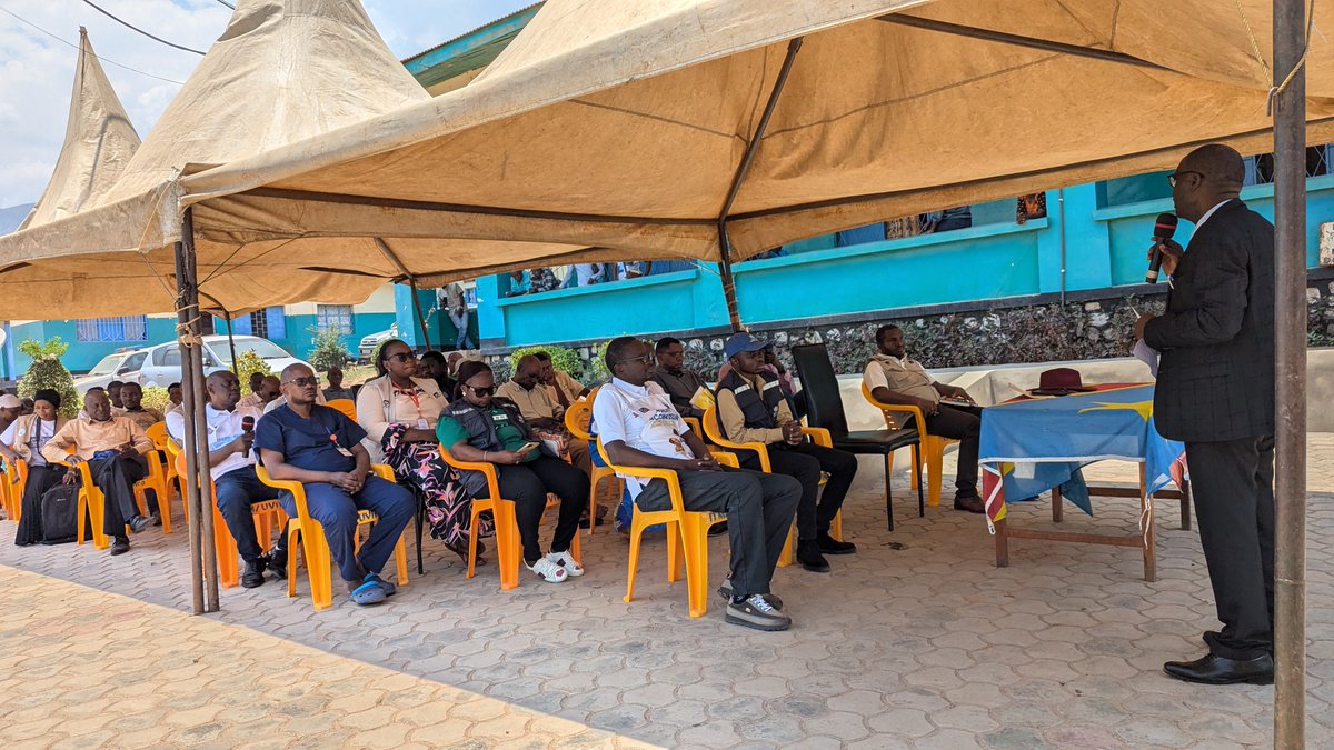 World_VisionRdc's tweet photo. trained by the #CGPP, in action in the market, mobilising #women and the whole population in general to have their children vaccinated and insisting on the importance of routine vaccination for a better future for their #children. https://t.co/zGe4U9If6g