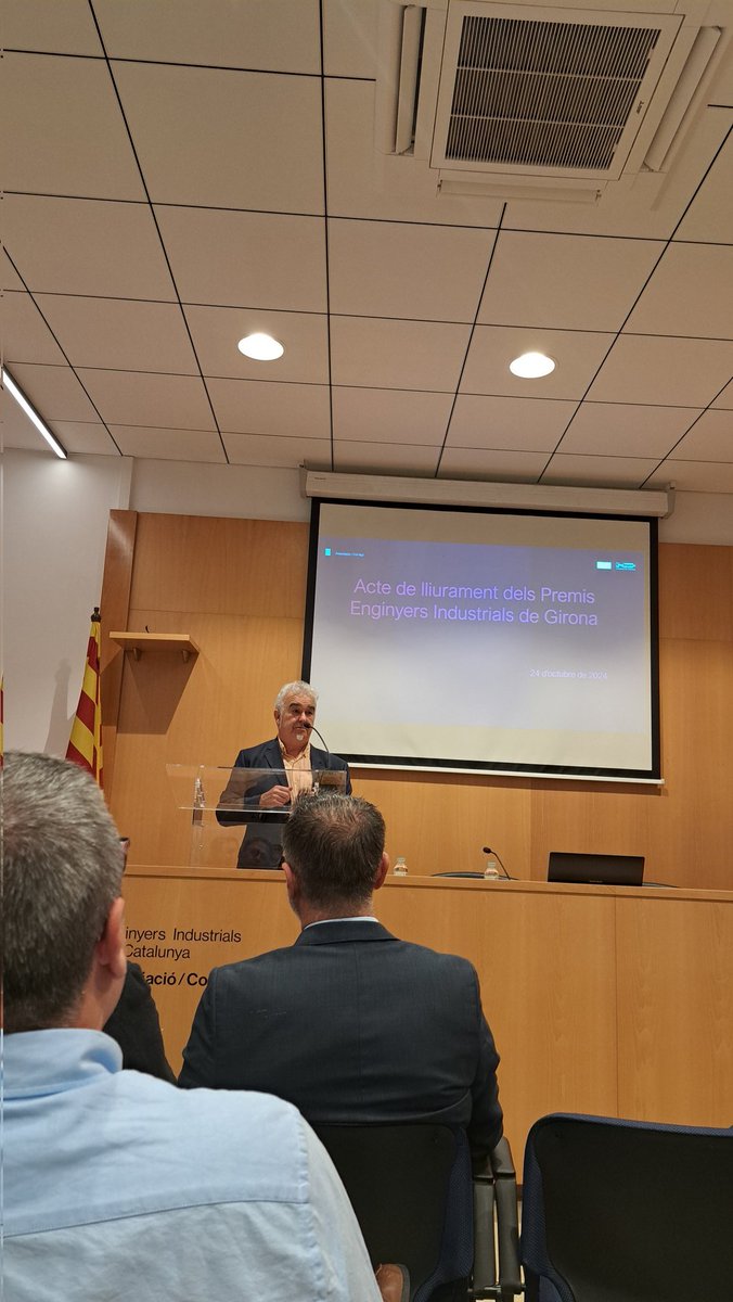 Interessants reflexions d'en Santi Martínez, Transició energètica d les persones: energia+tecnologia vs. individualisme, cooperació/comunitat. Frugalitat versus consum+implicació energètica. Esperonant al joves enginyeres x ser didàctics tecnòlegs, i es formin també en sociologia