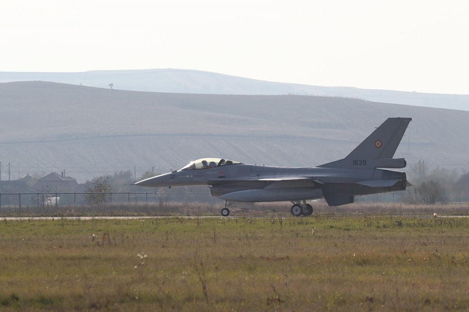 ironbirdphotos's tweet photo. The Forțele Aeriene Române 🇷🇴 (Romanian Air Force) received further 3 formely @Forsvaret_no 🇳🇴 @LockheedMartin #F16AM at Câmpia Turzii AB. Tail numbers seem to be 1625, 39 & 43
📷Baza 71 Aeriană "General Emanoil Ionescu" https://t.co/DMaJZX6v4T