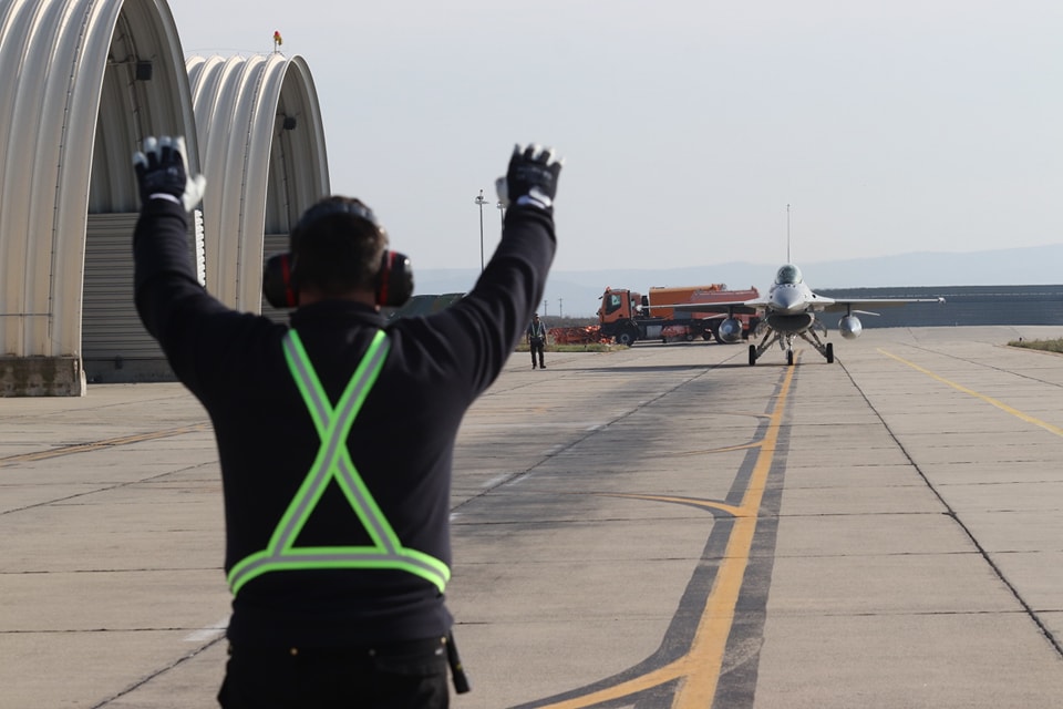 ironbirdphotos's tweet photo. The Forțele Aeriene Române 🇷🇴 (Romanian Air Force) received further 3 formely @Forsvaret_no 🇳🇴 @LockheedMartin #F16AM at Câmpia Turzii AB. Tail numbers seem to be 1625, 39 & 43
📷Baza 71 Aeriană "General Emanoil Ionescu" https://t.co/DMaJZX6v4T