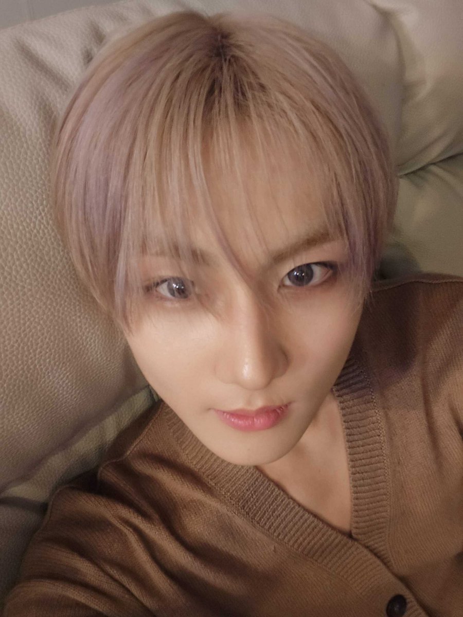 yjwthinker's tweet image. JUNGWON BLONDE SELCA 🚨🚨🚨